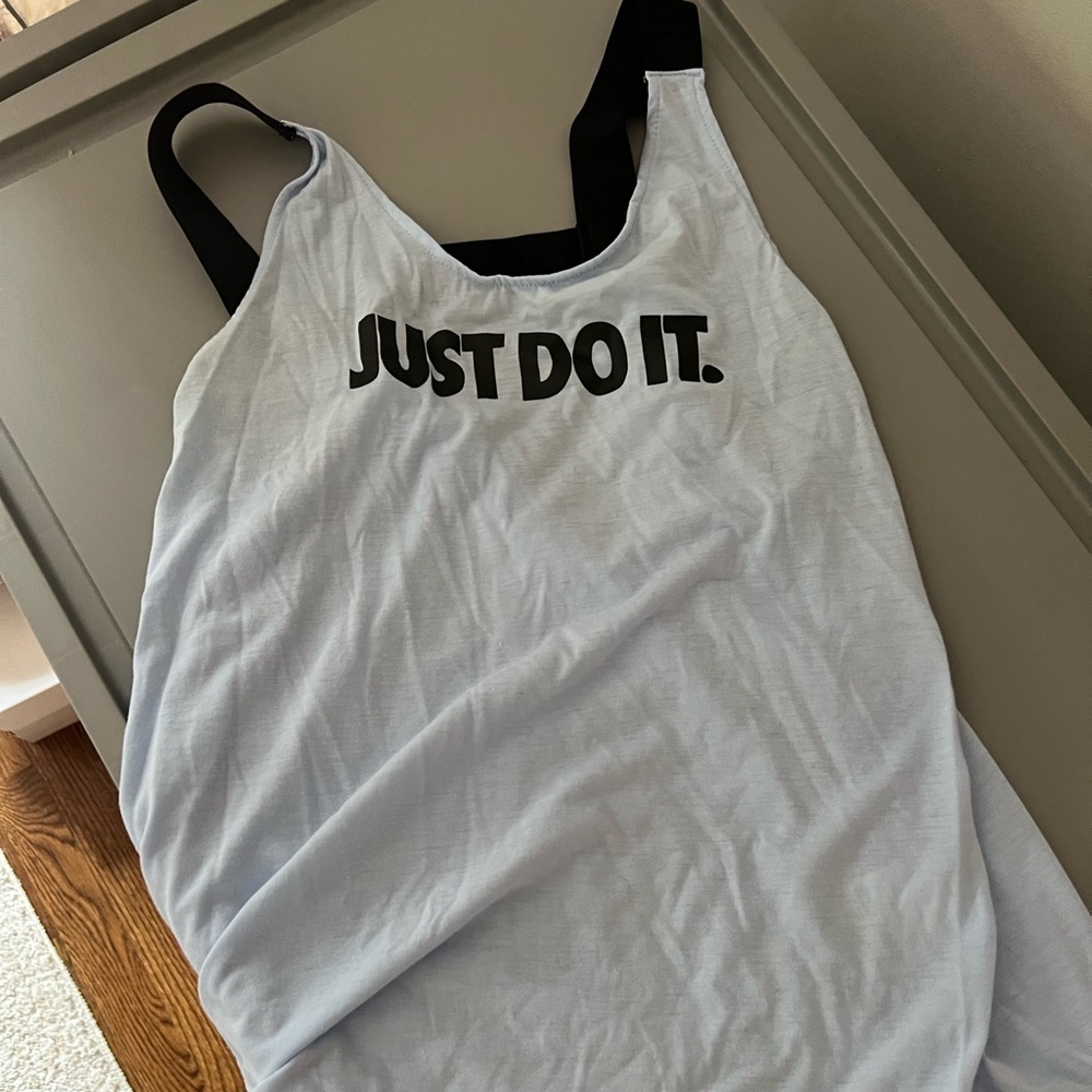 Nike top